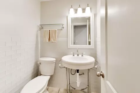 Bath - 2908 W Pershing Rd, Chicago, IL 60632 photo 1 of 1