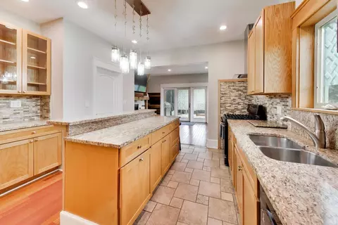 Kitchen - 2908 W Pershing Rd, Chicago, IL 60632 photo 2 of 3
