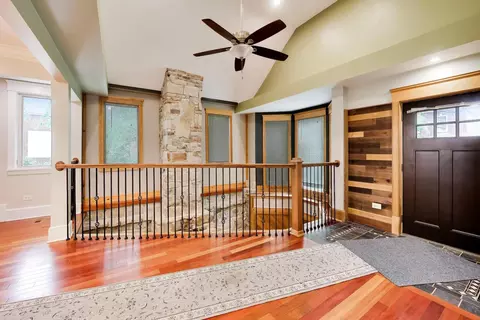 Entry Way - 2908 W Pershing Rd, Chicago, IL 60632 photo 2 of 4