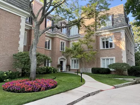 485 Oakwood Ave #D-2, Lake Forest, IL 60045