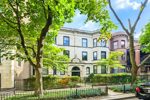 823 W Lakeside Pl #3E, Chicago, IL 60640