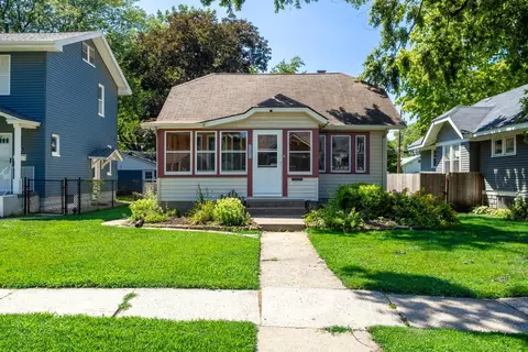 2720 Tremont Ave, Davenport, IA 52803