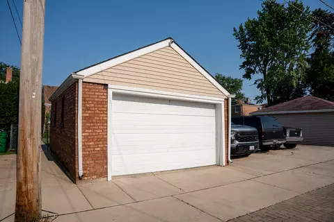 Exterior - 2116 S 20th Ave, Broadview, IL 60155 photo 4 of 6