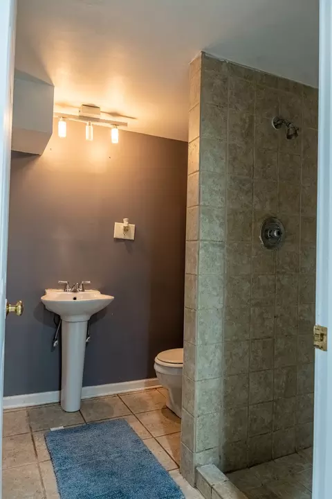 Bath - 2116 S 20th Ave, Broadview, IL 60155 photo 2 of 2