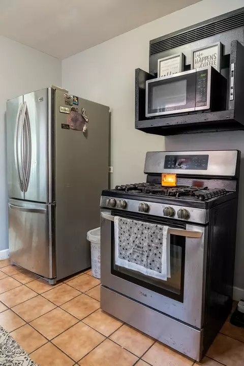 Kitchen - 2116 S 20th Ave, Broadview, IL 60155 photo 4 of 4