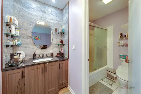 Bath - 1500 Harbour Dr #4Q, Wheeling, IL 60090 photo 2 of 2