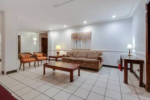 Living - 1500 Harbour Dr #4Q, Wheeling, IL 60090 photo 6 of 6