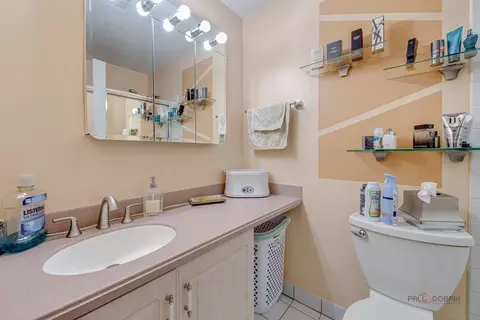 Bath - 1500 Harbour Dr #4Q, Wheeling, IL 60090 photo 1 of 2