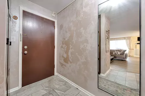 Entry Way - 1500 Harbour Dr #4Q, Wheeling, IL 60090 photo 1 of 2