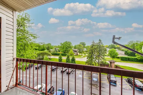 Exterior - 1500 Harbour Dr #4Q, Wheeling, IL 60090 photo 3 of 5