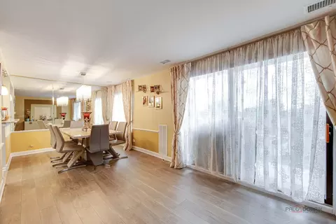 Dining - 1500 Harbour Dr #4Q, Wheeling, IL 60090 photo 1 of 6