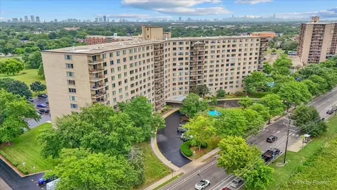 6933 N Kedzie Ave #405, Chicago, IL 60645