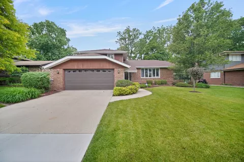 13060 S Cypress Ln, Palos Heights, IL 60463
