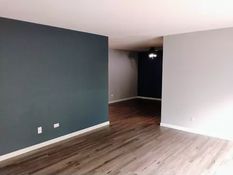 Living - 1575 Sandpebble Dr #342, Wheeling, IL 60090 photo 5 of 5