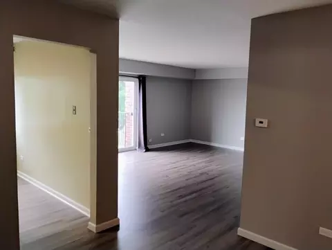 Living - 1575 Sandpebble Dr #342, Wheeling, IL 60090 photo 3 of 5