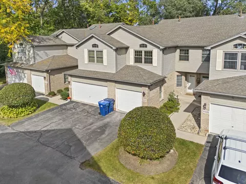 9332 S 79th Ave, Hickory Hills, IL 60457