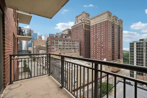 Exterior - 41 E 8th St #1102, Chicago, IL 60605 photo 5 of 8