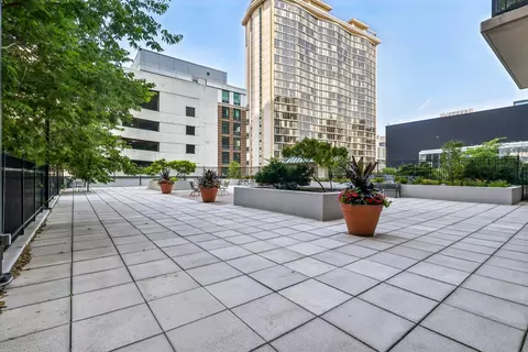 Exterior - 41 E 8th St #1102, Chicago, IL 60605 photo 6 of 8
