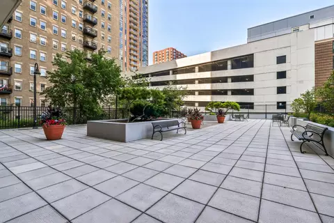Exterior - 41 E 8th St #1102, Chicago, IL 60605 photo 7 of 8