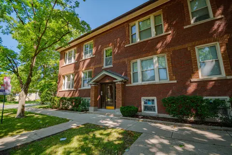 646 Adams St #1W, Oak Park, IL 60304