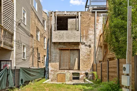 Exterior - 835 E Drexel Sq, Chicago, IL 60615 photo 7 of 8
