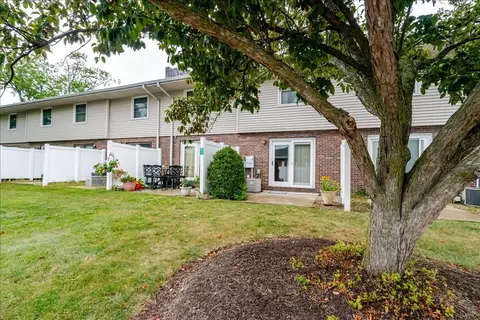 Exterior - 103 S Towanda Ave #4, Normal, IL 61761 photo 4 of 6
