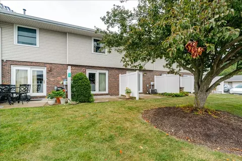 Exterior - 103 S Towanda Ave #4, Normal, IL 61761 photo 6 of 6