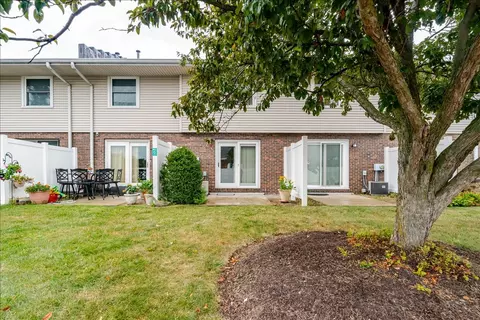 Exterior - 103 S Towanda Ave #4, Normal, IL 61761 photo 5 of 6