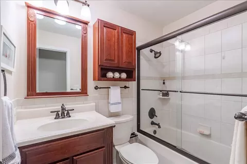Bath - 103 S Towanda Ave #4, Normal, IL 61761 photo 1 of 1