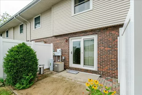 Exterior - 103 S Towanda Ave #4, Normal, IL 61761 photo 3 of 6