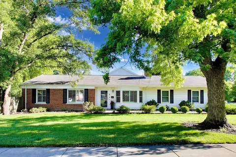 Exterior - 800 Hunter Rd, Glenview, IL 60025 photo 2 of 7