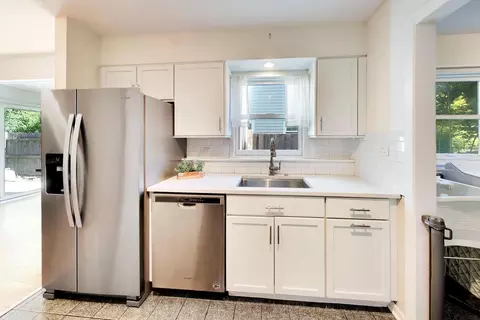 Kitchen - 800 Hunter Rd, Glenview, IL 60025 photo 2 of 3
