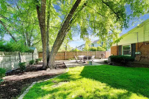 Exterior - 800 Hunter Rd, Glenview, IL 60025 photo 5 of 7