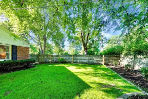 Exterior - 800 Hunter Rd, Glenview, IL 60025 photo 4 of 7