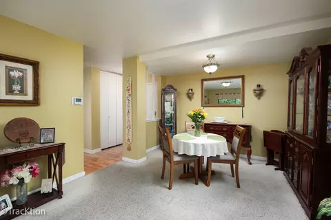 Dining - 1702 Mill St #207, Des Plaines, IL 60016 photo 1 of 1