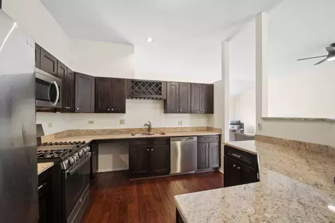 Kitchen - 22 Cloverdale Ct #22, Algonquin, IL 60102 photo 1 of 2