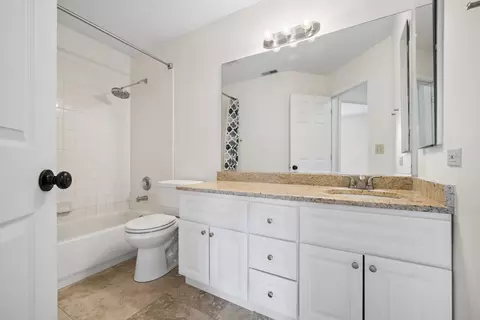 Bath - 22 Cloverdale Ct #22, Algonquin, IL 60102 photo 3 of 3