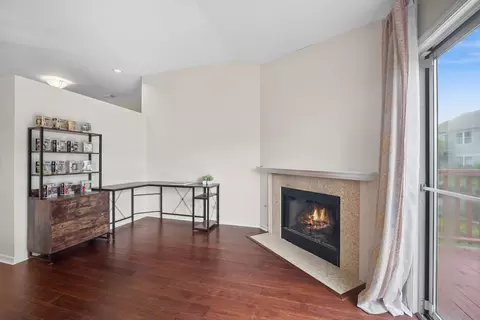 Living - 22 Cloverdale Ct #22, Algonquin, IL 60102 photo 2 of 2