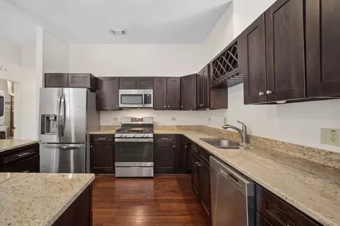 Kitchen - 22 Cloverdale Ct #22, Algonquin, IL 60102 photo 2 of 2