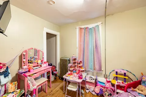Bedroom - 358 Bent St, Elgin, IL 60120 photo 2 of 3