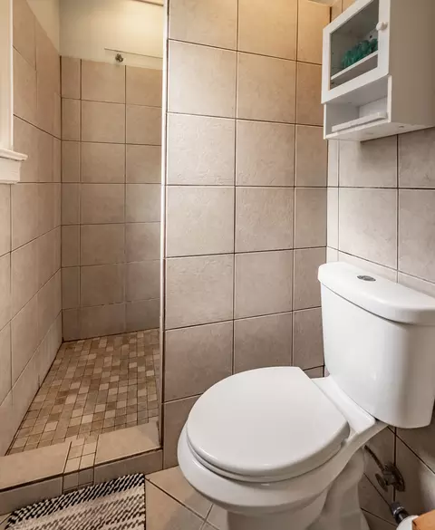 Bath - 358 Bent St, Elgin, IL 60120 photo 1 of 2