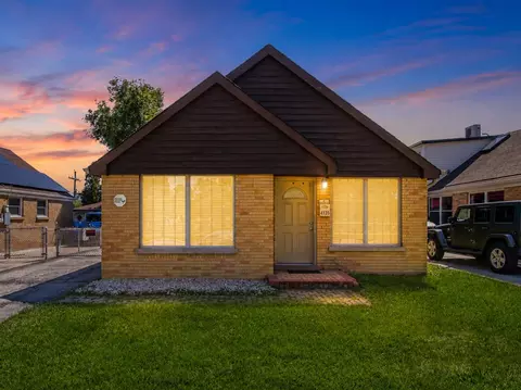 4125 Ruby St, Schiller Park, IL 60176