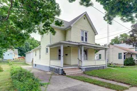 1019 Palmyra St, Dixon, IL 61021