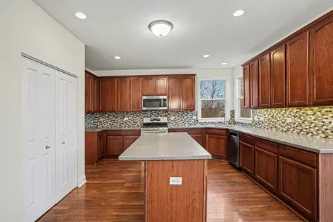 Kitchen - 26613 Silverleaf Dr, Plainfield, IL 60585 photo 2 of 2