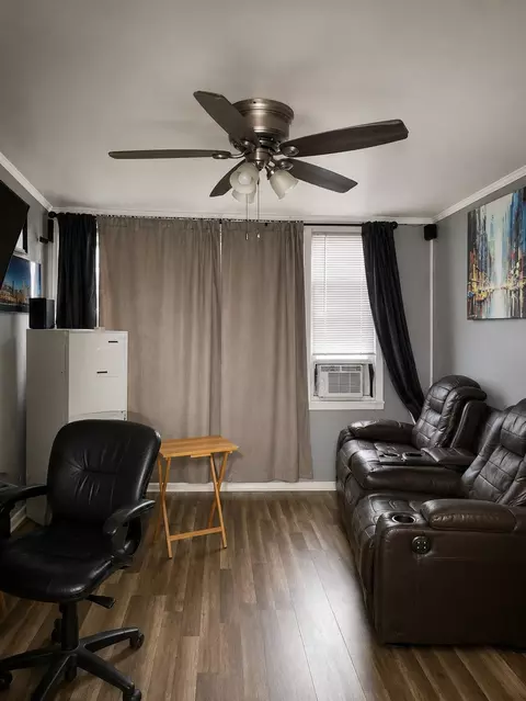 9211 S Clyde Ave, Chicago, IL 60617 photo 4