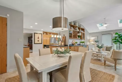 Dining - 500 Parkview Pl, Burr Ridge, IL 60527 photo 2 of 3