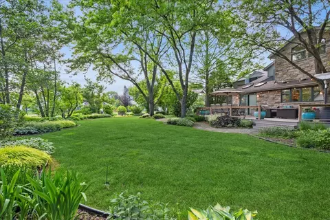 Exterior - 500 Parkview Pl, Burr Ridge, IL 60527 photo 6 of 8