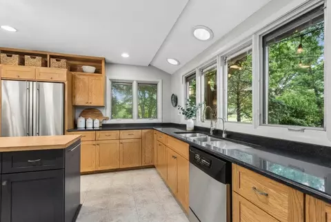 Kitchen - 500 Parkview Pl, Burr Ridge, IL 60527 photo 3 of 3