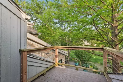 Exterior - 500 Parkview Pl, Burr Ridge, IL 60527 photo 3 of 8