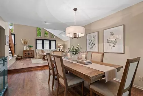 Dining - 500 Parkview Pl, Burr Ridge, IL 60527 photo 1 of 3